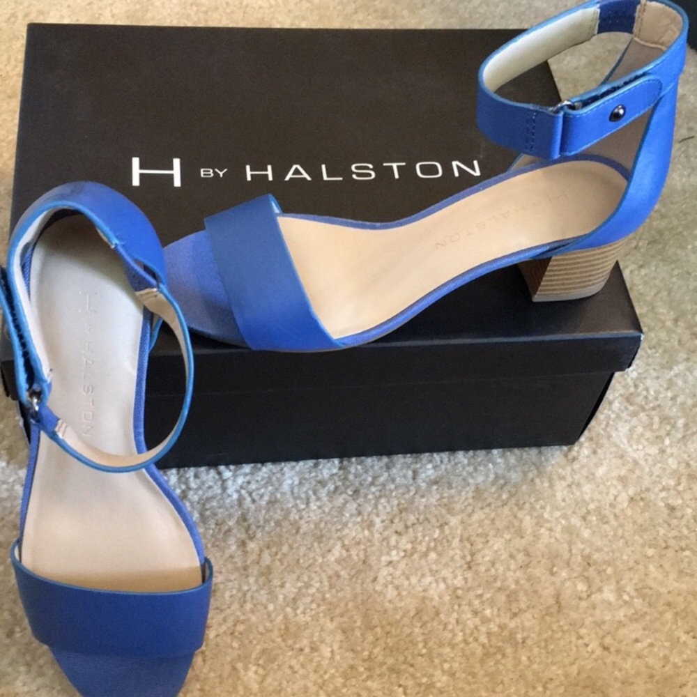 Blue small heel shoes